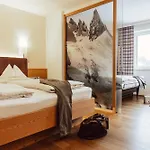 Roemerhof Superior Hotel